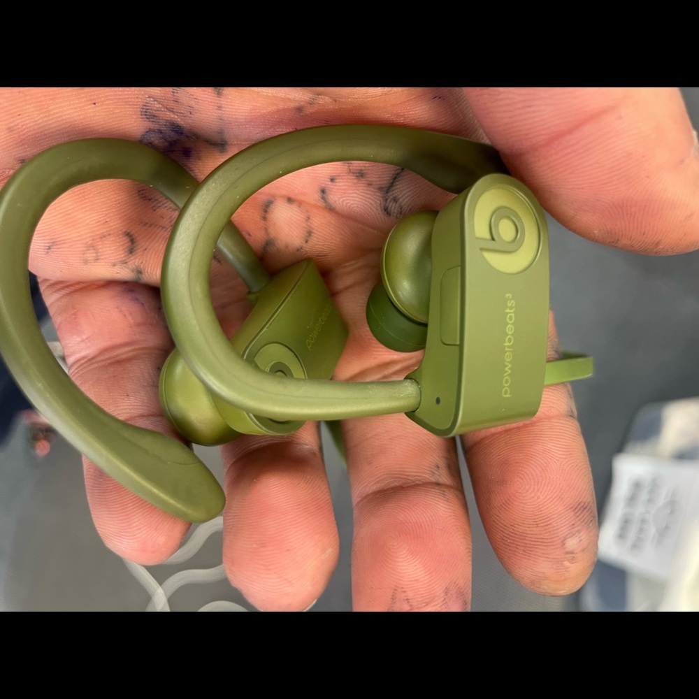 Power beats 3 wireless